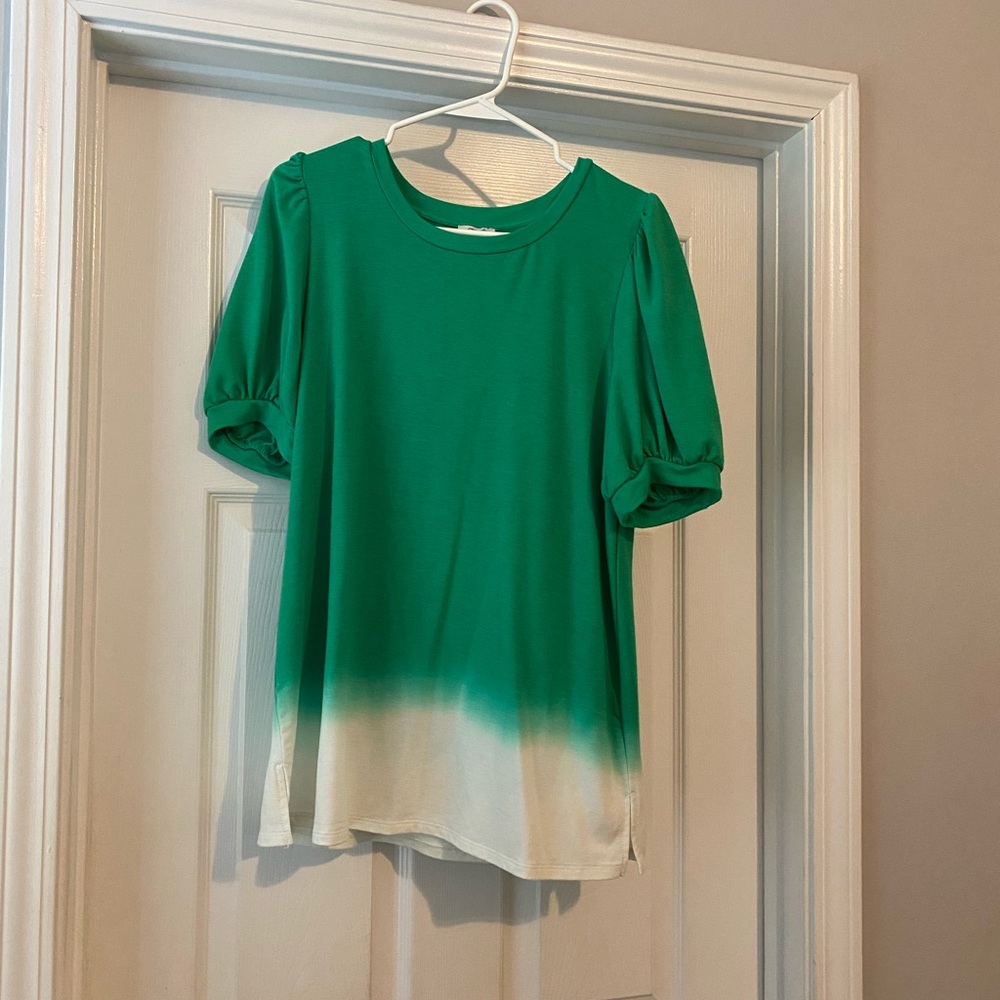 crown & ivy Green Ombre Puff Sleeve Tee